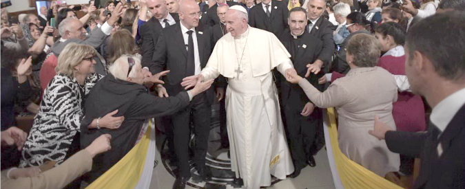 Papa Francesco: “Oggi guerra mondiale per distruggere il matrimonio. Il grande nemico è il gender”