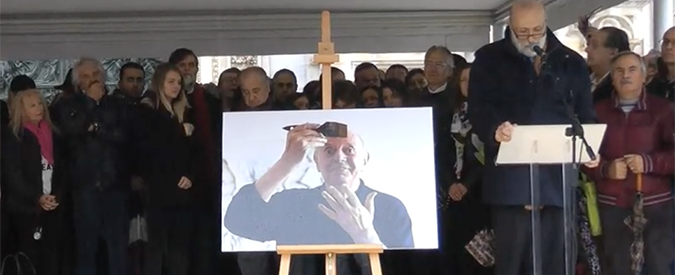 Copertina di Dario Fo, Petrini: “Bisogna stare allegri, che il troppo piangere non fa onore agli amici”