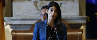 Copertina di Virginia Raggi presenta i due nuovi assessori in Consiglio: “Abbiamo avuto difficoltà. Ma siamo cresciuti”