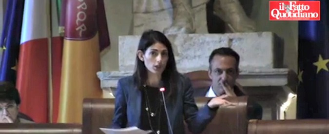 Copertina di Roma, Raggi all’Aula: “Ammetto le difficoltà, ma ci hanno aiutato a crescere”