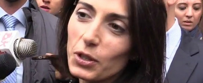Copertina di Roma, sul salario accessorio i sindacati minacciano lo sciopero generale. Ma la Raggi rassicura: “Pagheremo”