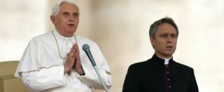 Copertina di Pedofilia, denuncia di Ratzinger da Papa emerito: “Collasso morale nel ’68, garantismo fino a escludere condanne clero”