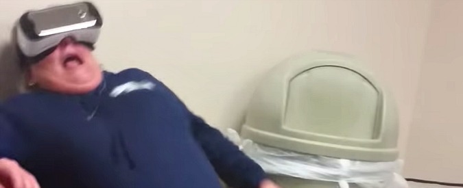 Copertina di Mamma indossa il visore, e la famiglia si ammazza dalle risate. L’imperdibile viaggio della signora Kelley