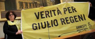 Copertina di Giulio Regeni, sindaco di Trieste rimuove lo striscione dalla facciata del Municipio: “Così mi sono tolto il dente cariato”