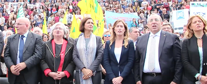 Copertina di Violenza contro le donne, marcia Reggio Calabria per la bambina di Melito stuprata dal branco