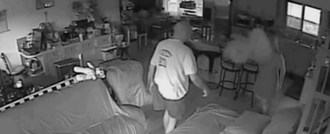 Copertina di Il Samsung brucia… e la moglie sviene