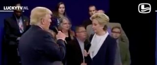 Copertina di Elezioni Usa 2016, Trump vs Clinton cantano Time of my life. La video-parodia del dibattito