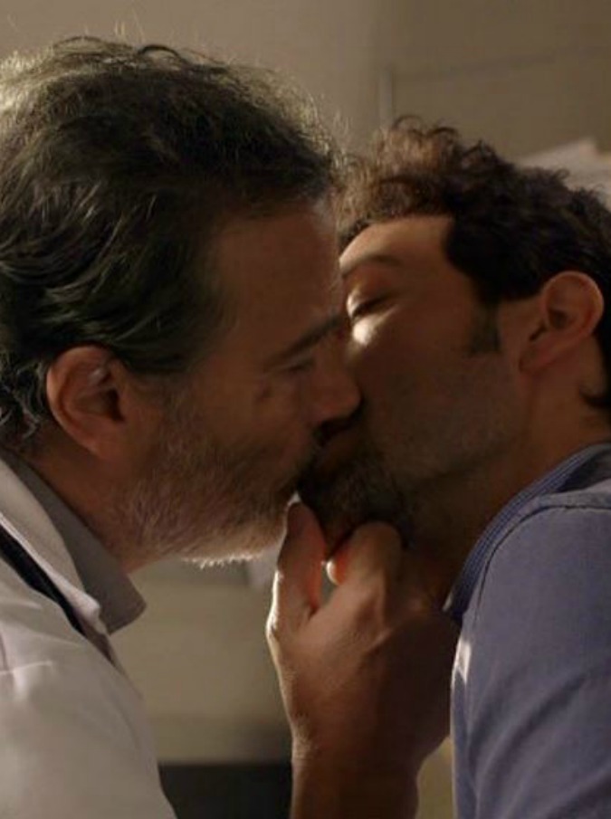 Un medico in famiglia, bacio gay in prima serata