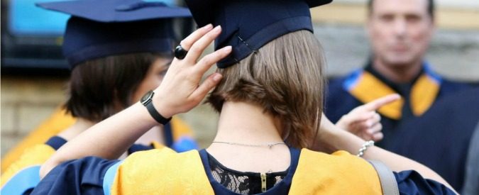 Università, in Italia pochi laureati ma i loro stipendi restano bassi. Perché?