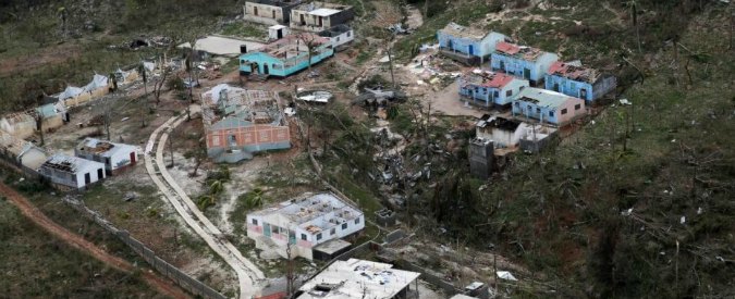 Uragano Matthew, 900 morti ad Haiti. Cala intensità ma resta alta l'allerta negli Stati Uniti. Prime 4 vittime in Florida