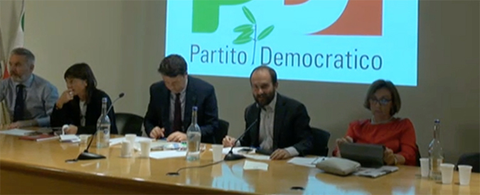 Copertina di Direzione Pd, sì a relazione di Renzi. Orfini: “Unanimità”. Ma la minoranza non è in aula