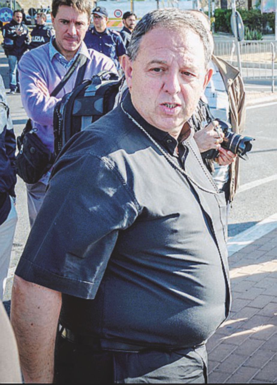 Monsignor Tonino Suetta - Ansa Indagato il vescovo-simbolo dell’accoglienza ai migranti: associazione per delinquere