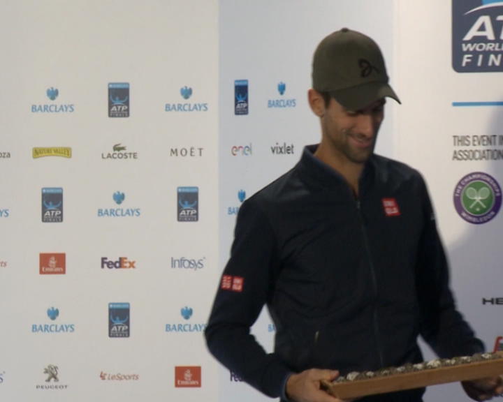 Copertina di ATP Finals di Londra, “Willy Wonka” Djokovic, cioccolatini in conferenza VIDEO