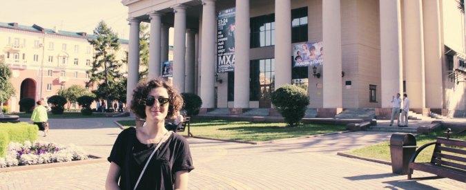 Copertina di Attrice in Russia. “In Italia i direttori di teatro non rispondono mai. Circuito artistico inaccessibile”