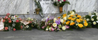 Copertina di Bologna, arrivano in cimitero ma non trovano la tomba del padre. Era stata spostata a maggio 2016 senza avviso
