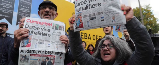 La Turchia: “Linee rosse dell’Ue su libertà di stampa non ci interessano”. Il giornale Cumhuriyet: “Non ci arrendiamo”