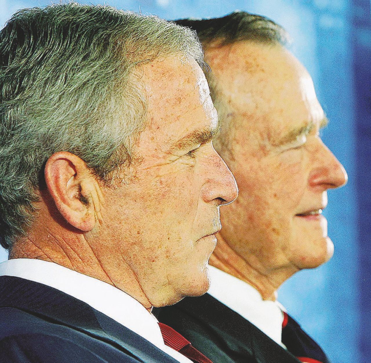 George H. W. Bush e il figlio George Altro che nobiltà, contano i soldi: è l’America, bellezza