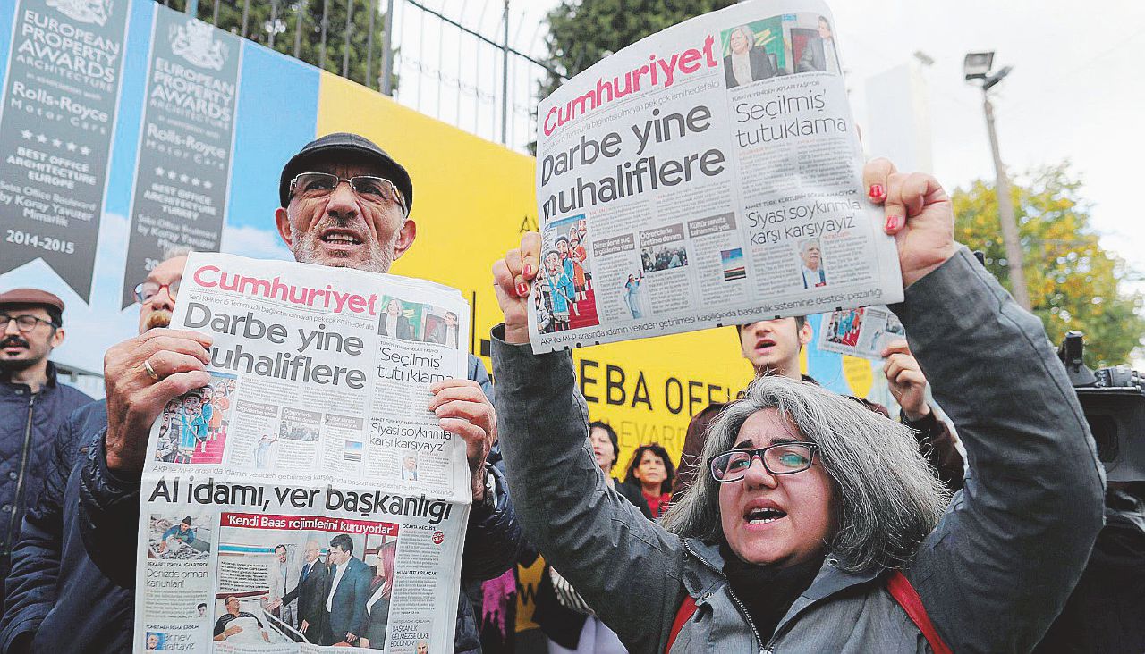 Smantellato il giornale che non piace al Sultano