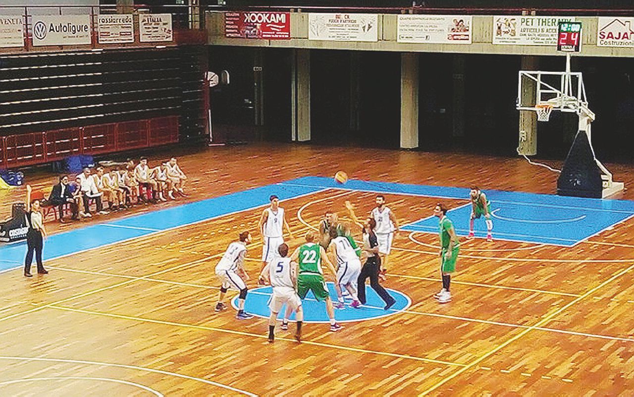 La Basket Follo in azione - Facebook Clandestini in squadra, Bossi-Fini a canestro