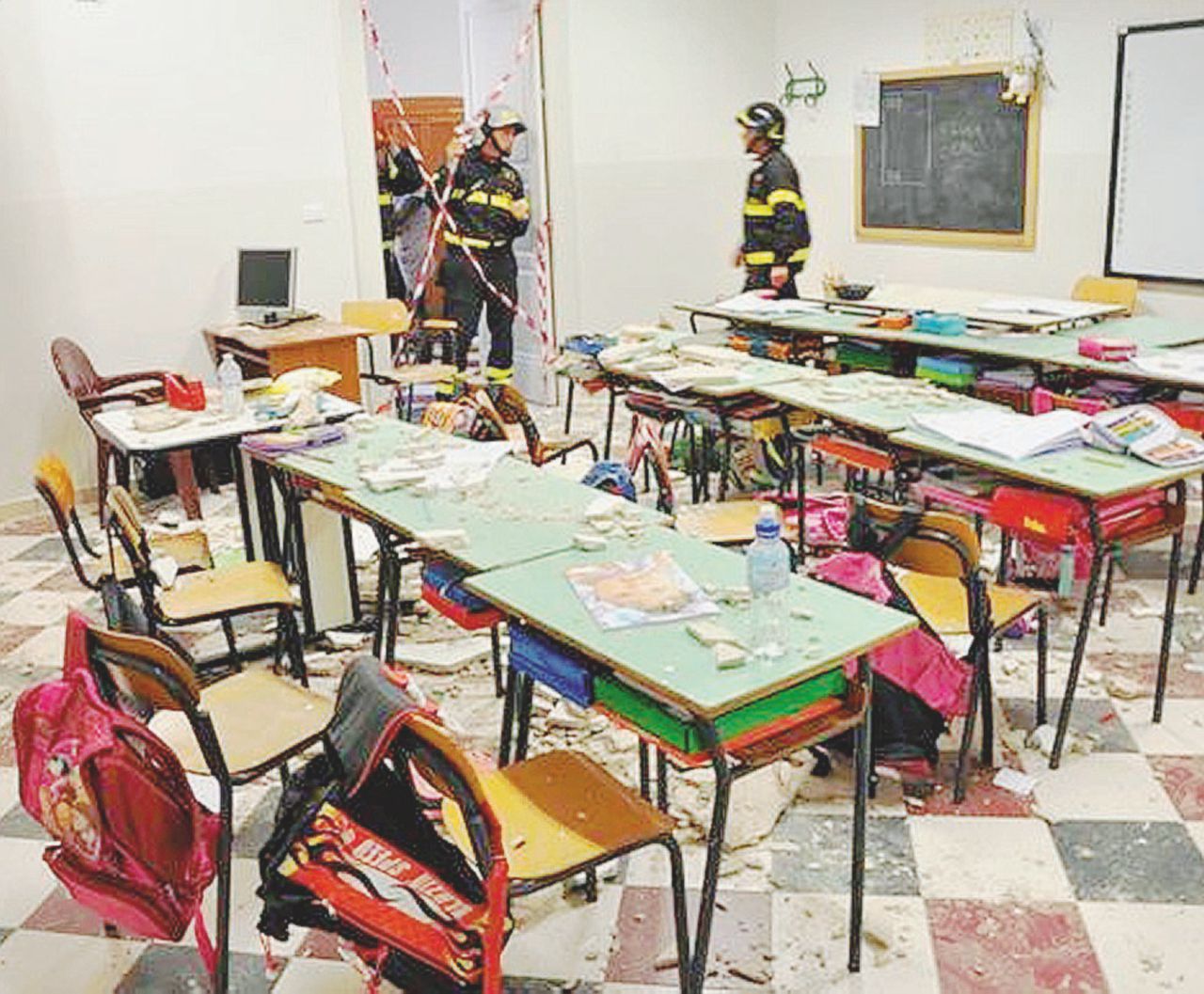 Certificati - Solo il 21% delle scuole dichiara di avere tutte le certificazioni di agibilità e antincendio - Ansa Sicurezza, palestre, libri: guai e numeri della scuola pubblica
