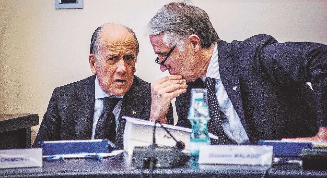 Giovanni Malagò (Coni) con Franco Chimienti (FederGolf) - LaPresse Manovra, in buca 60 milioni di regalo per la Ryder Cup