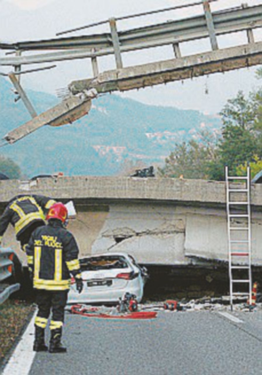 Copertina di Lecco, crollo del ponte Indagati tre dirigenti di Provincia e Anas