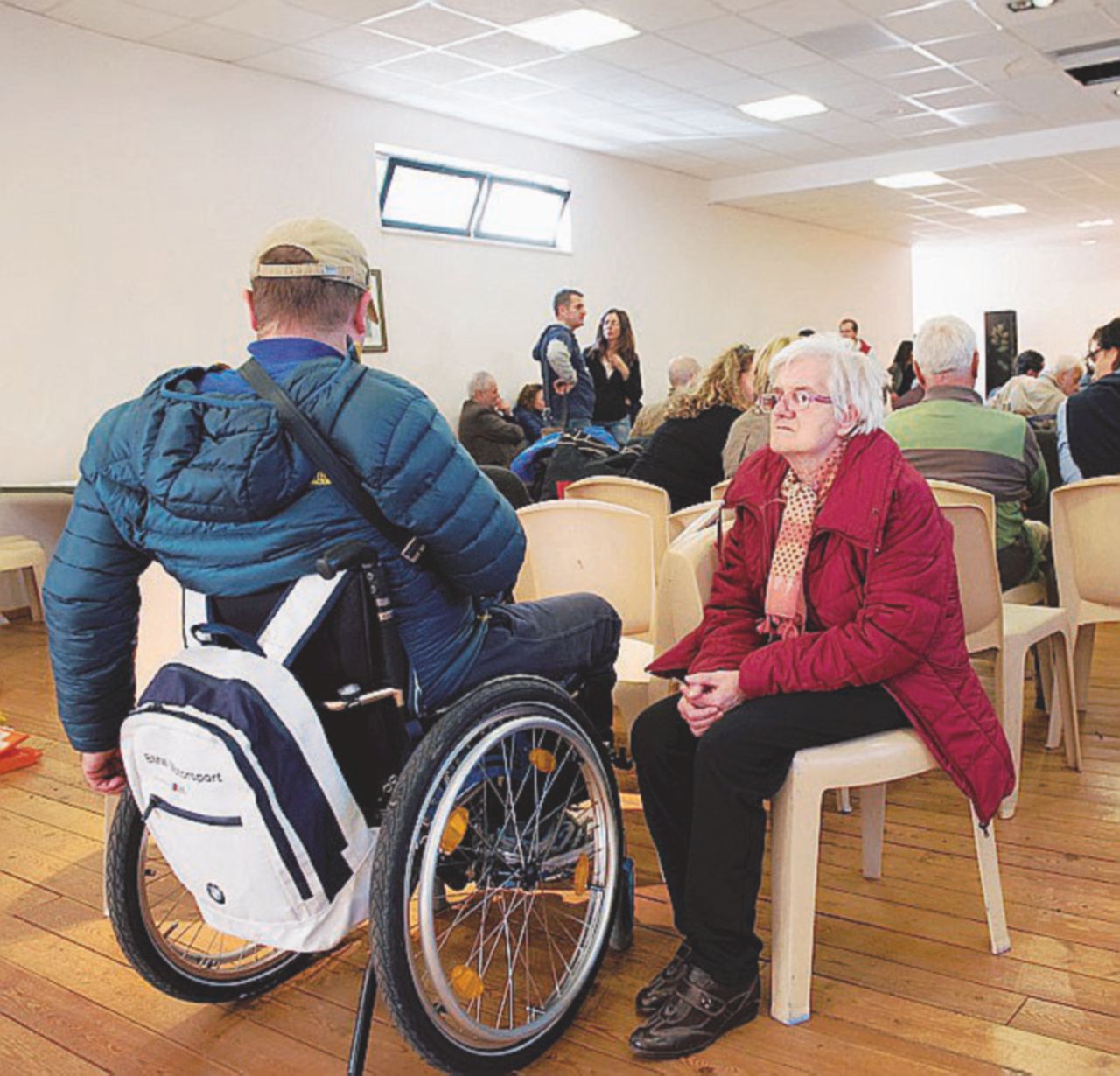 In trappola - Migliaia di disabili, nei giorni del terremoto, si sono trovati nell’impossibilità di lasciare le loro case - LaPresse Con una disabile al 3° piano mentre tutto trema