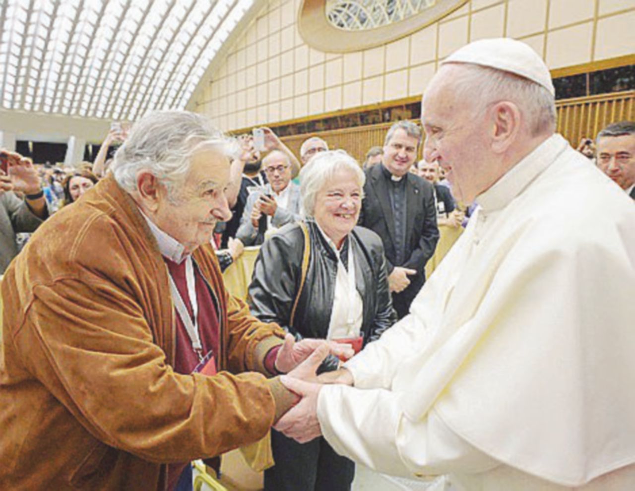 Miti latinos - Il saluto dell’ex presidente Jose Mujica al Papa - Ansa Il Papa: “È la bancarotta dell’umanità”