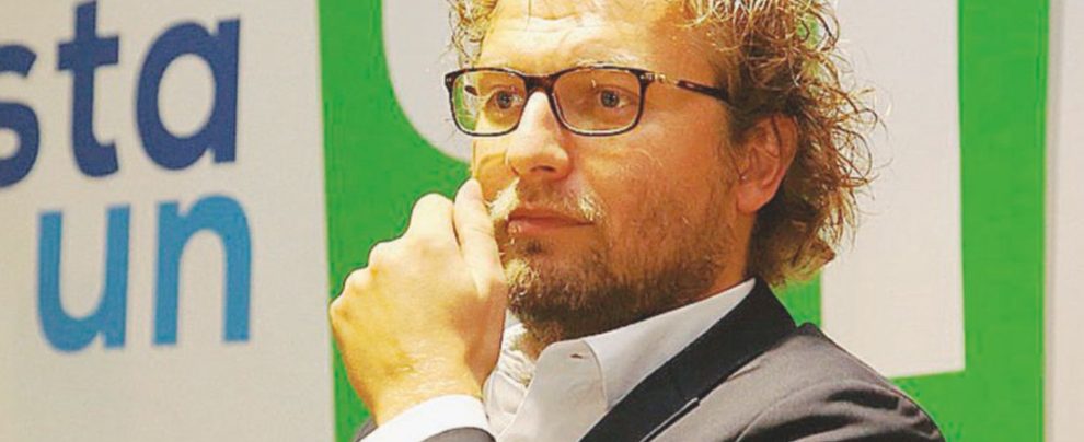 Il sottosegretario - Venerdì la Leopolda era iniziata con Luca Lotti che baciava e abbracciava tutti e con i Serra e i Carrai tenuti lontani dalle telecamere - LaPresse Il leader nasconde “caimani” e ministri. E si rimette l’elmetto