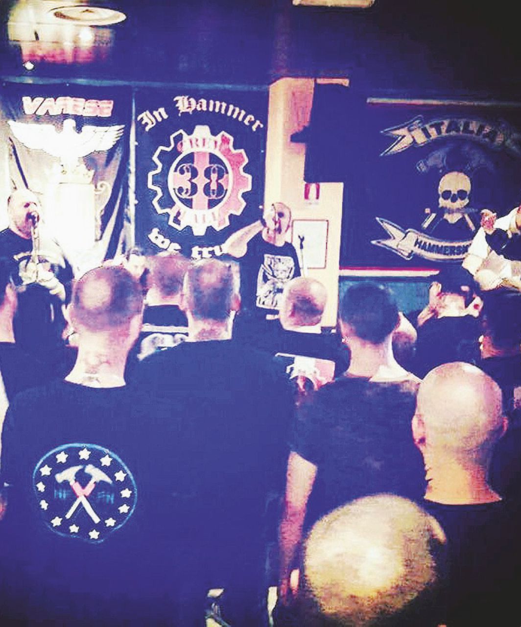Uno degli ultimi raduni alla Skinhouse di Milano Neonazi a Milano, settimana nera di rock e svastiche