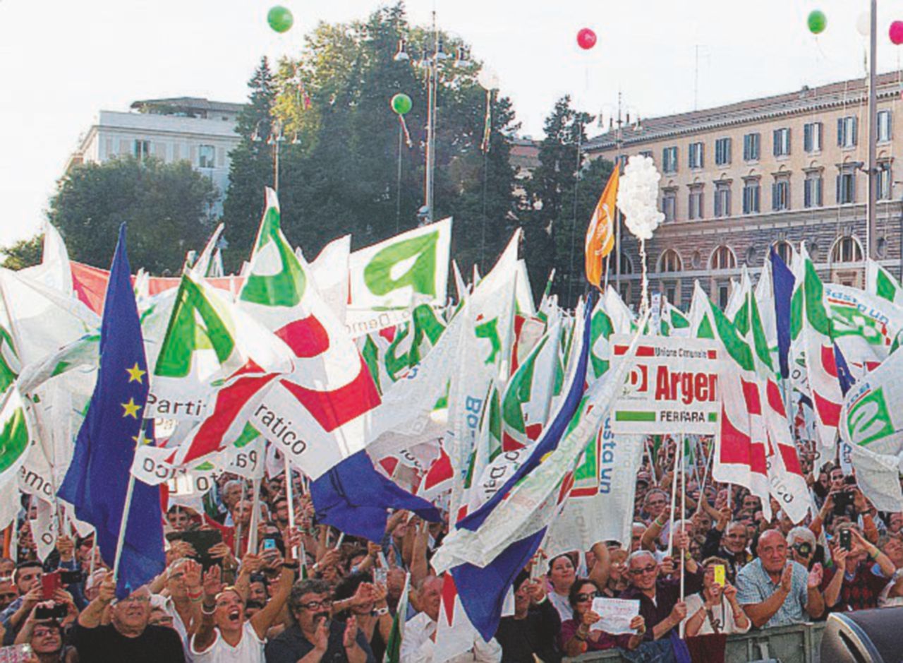 I vigili della Raggi multano la piazza di Renzi I vigili della Raggi multano la piazza di Renzi