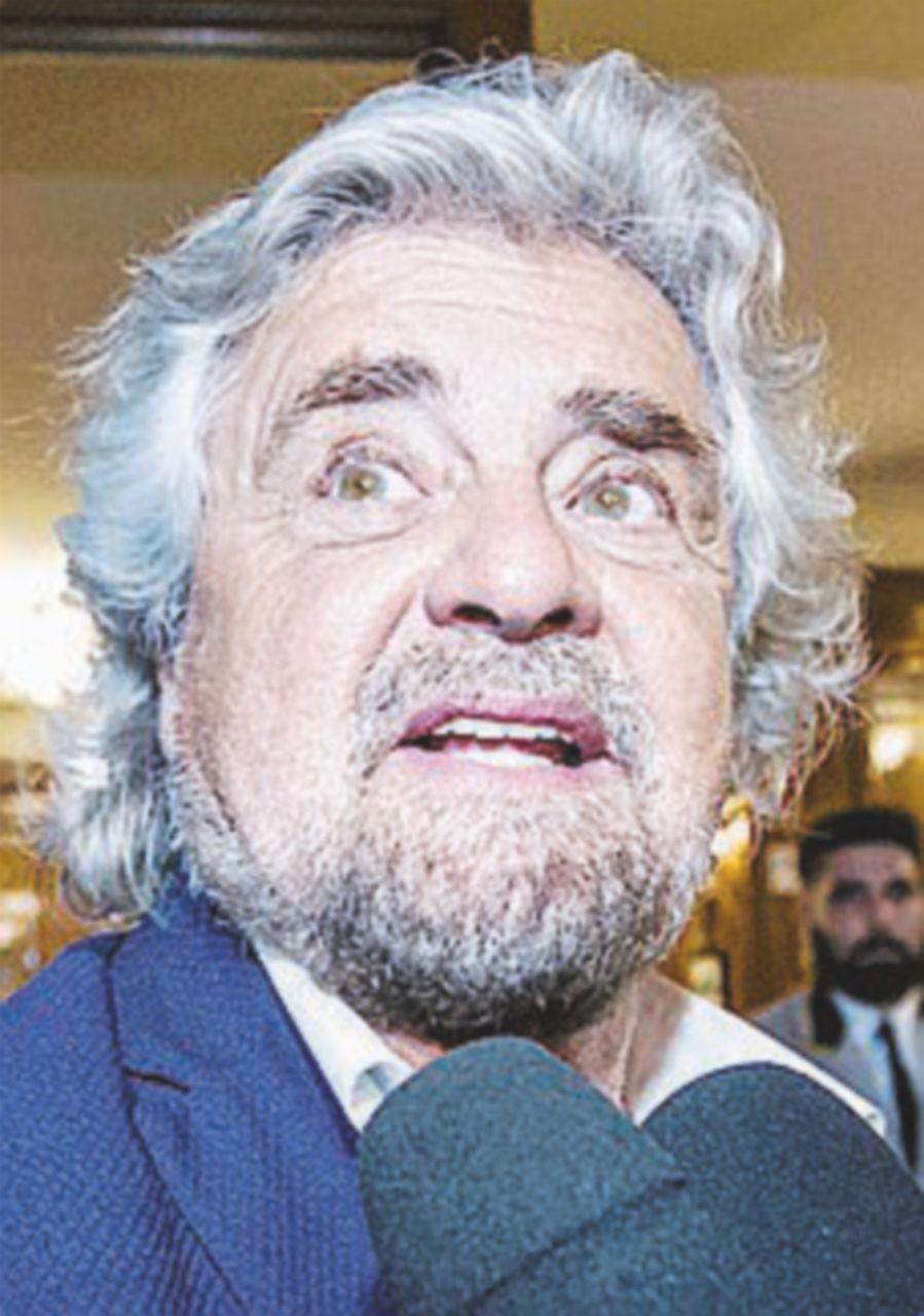 Grillo dichiara morto il direttorio (e avverte Bergoglio) Grillo dichiara morto il direttorio (e avverte Bergoglio)