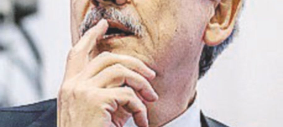 D’Alema bye bye: “Il 5 dicembre consegno le chiavi a un giovane” D’Alema bye bye: “Il 5 dicembre consegno le chiavi a un giovane”
