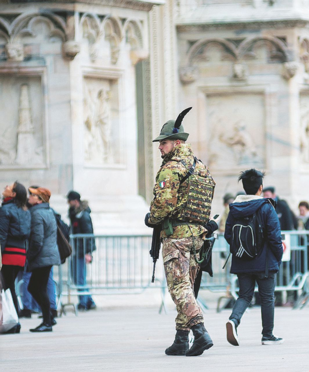 Militari schierati in centro a Milano - LaPresse Sala invoca l’esercito a Milano, ma i militari (così) sono inutili