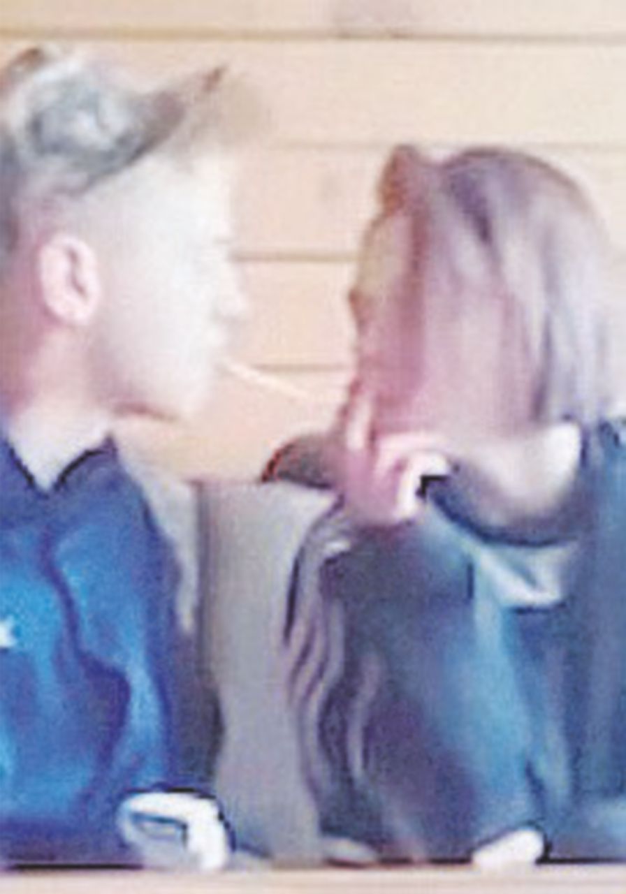 I Romeo e Giulietta russi: 15enni pistoleri e suicidi I Romeo e Giulietta russi: 15enni pistoleri e suicidi