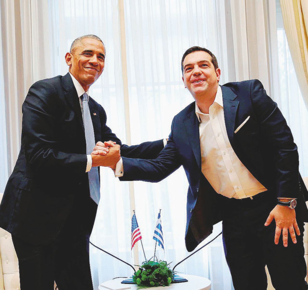 Obama saluta da statista illuminato con i guai altrui Obama saluta da statista illuminato con i guai altrui