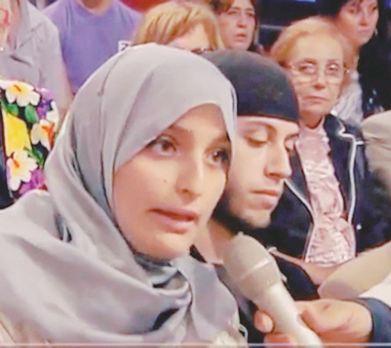 Un’immagine di qualche anno fa di Maria Giulia Sergio, detta Fatima, a “Pomeriggio 5” - Ansa “Fatima è insegnante in Siria, condannatela a nove anni”