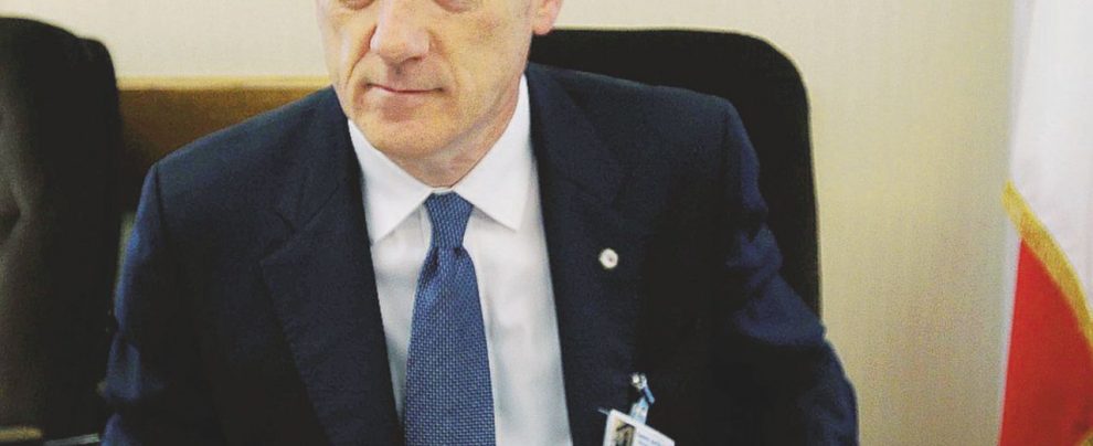 La lettera del Gran Tesoriere del Grande Oriente d’Italia, Giovanni Esposito, al Gran Maestro Stefano Bisi (a sinistra) - LaPresse Mps, il caso spacca i massoni: “Caro Gran Maestro, vattene”