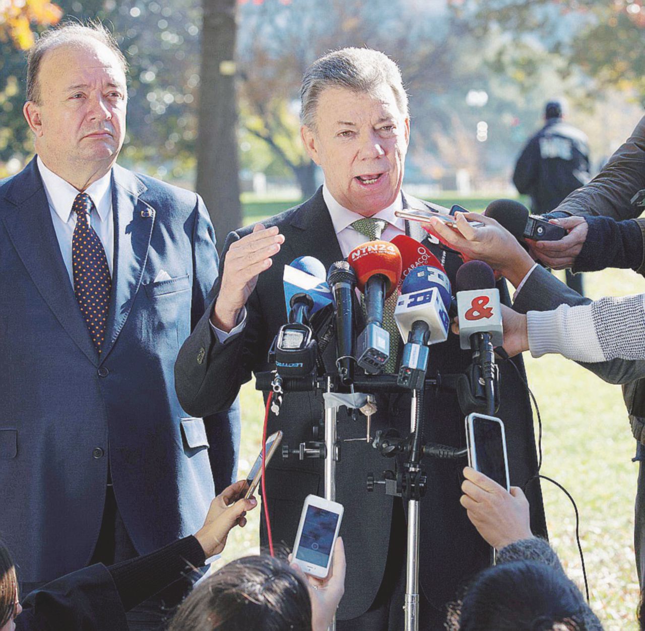 Il presidente Juan Manuel Santos insignito del premio Nobel per la Pace Provaci ancora Santos: nuova pace con le Farc