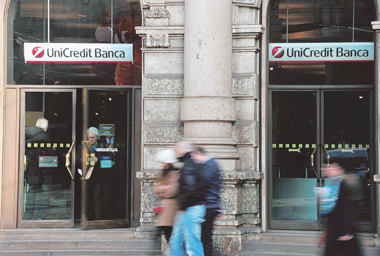Unicredit diventa francese, il governo fa finta di niente Unicredit diventa francese, il governo fa finta di niente