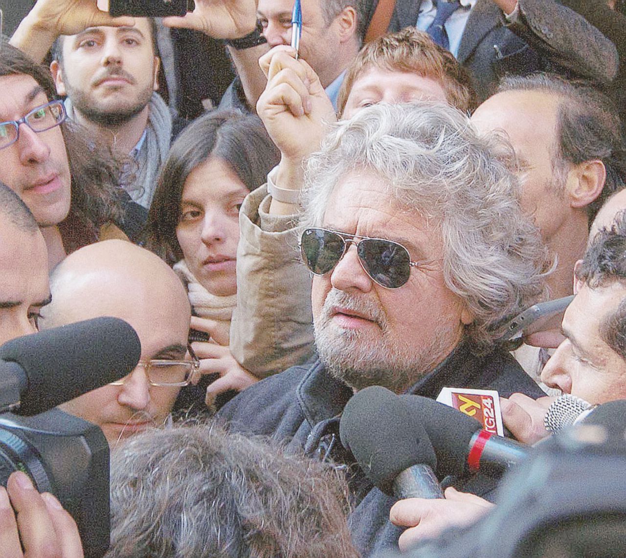 L’ordine - Sul blog di Grillo l’invito agli indagati di “autosospendersi immediatamente” - Ansa Eclissi di Stelle a Palermo: firme false, 8 M5S indagati