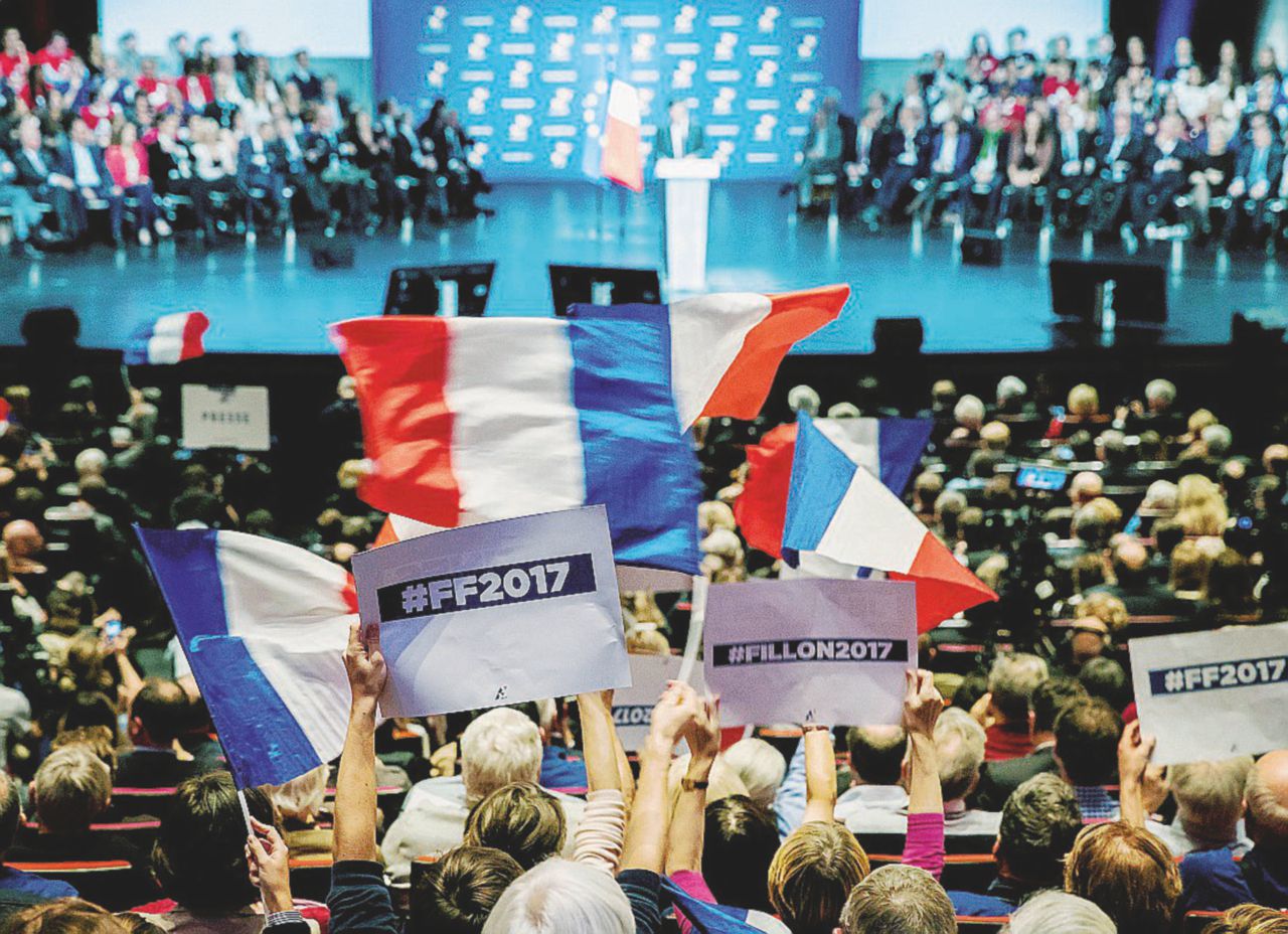 Adunata - Sostenitori di Fillon durante un comizio del candidato ritenuto “convincente” dopo l’ultimo dibattito tv - Ansa Il buono, il brutto e Fillon: sfida a destra