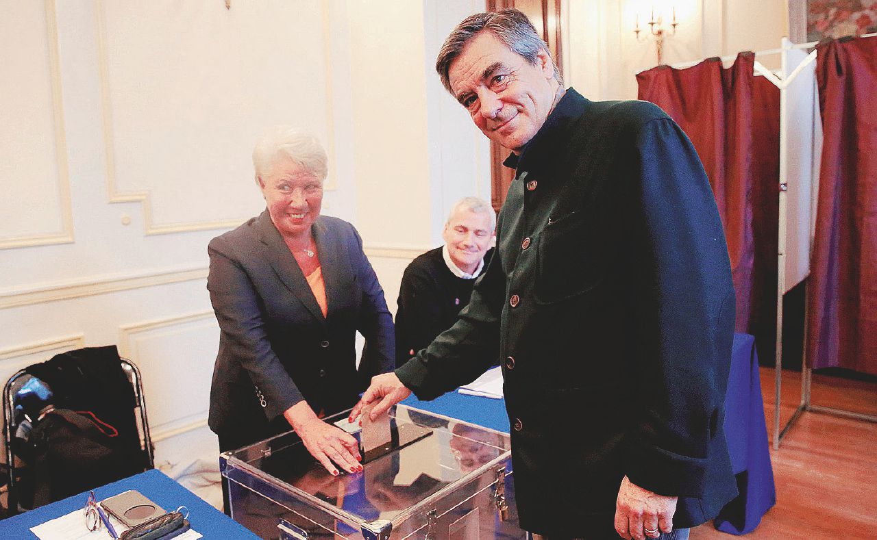 Ex premier - Francois Fillon, 62 anni, ex premier di Sarkozy: ha preso il 44% alle primarie - Ansa Fillon, la vendetta del Signor Nessuno che piace a destra