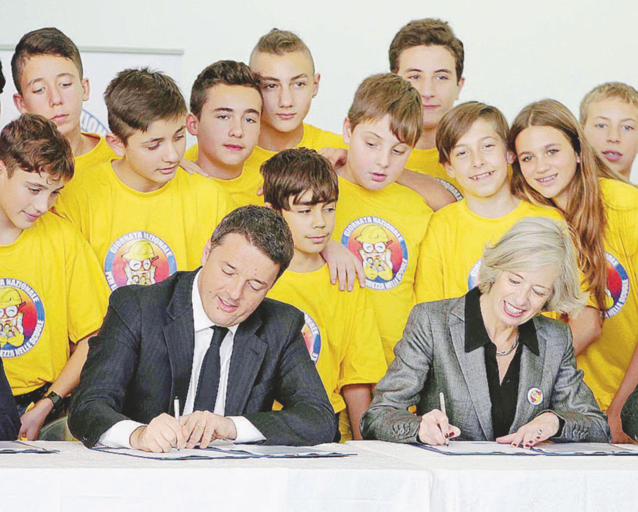 Con Matteo arrivano i soldi - LaPresse “Ave, Matteo”. Spot del governo nella scuola