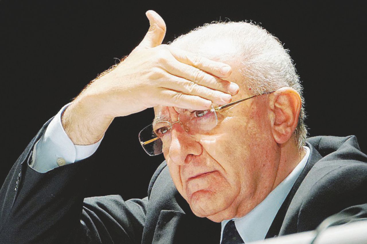 Il presidente della Regione Campania Vincenzo De Luca e la “prima” del “Fatto” di ieri - Ansa L’emendamento De Luca fa inceppare Pd e governo