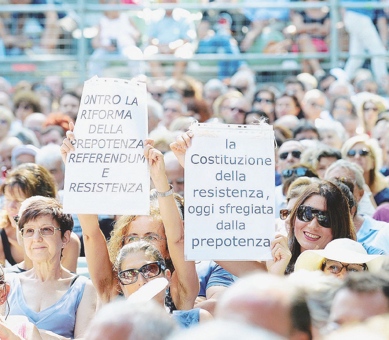 Referendum, il 2 dicembre la grande serata per la nostra Costituzione. Attori, cantanti e giuristi con il Fatto