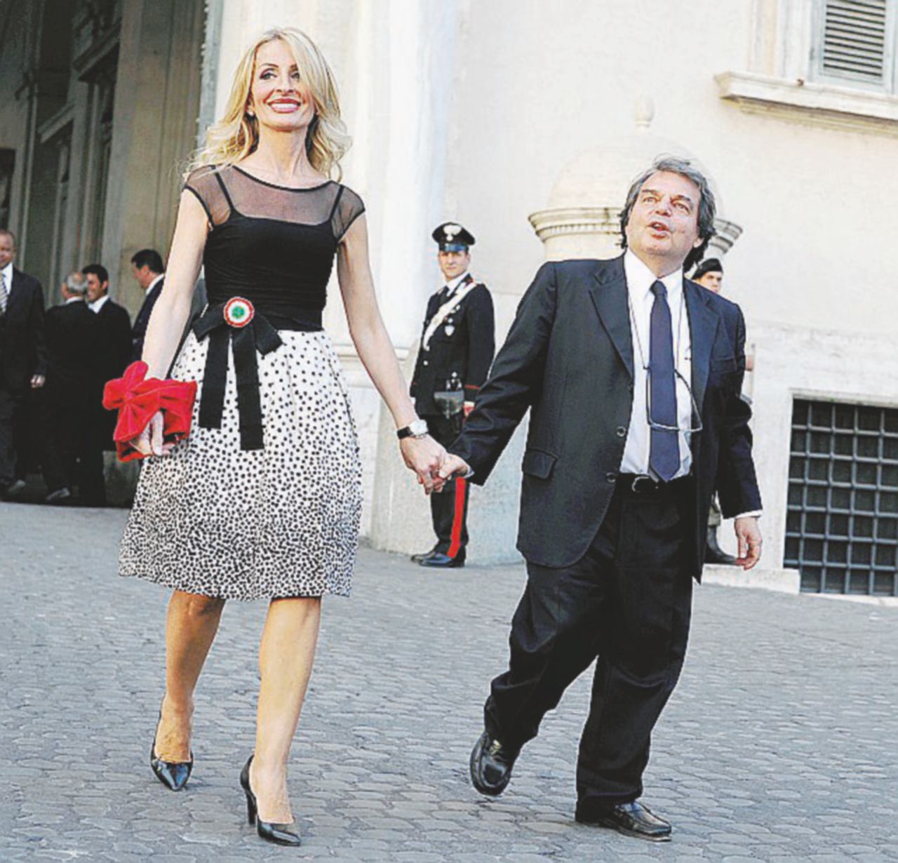 Mano nella mano - L’ex ministro per la Pubblica amministrazione, ora capogruppo alla Camera di FI, Renato Brunetta, e la moglie Tommasa Giovannoni Ottaviani - Ansa La cyberguerriglia Twitter, madame Brunetta e Lotti