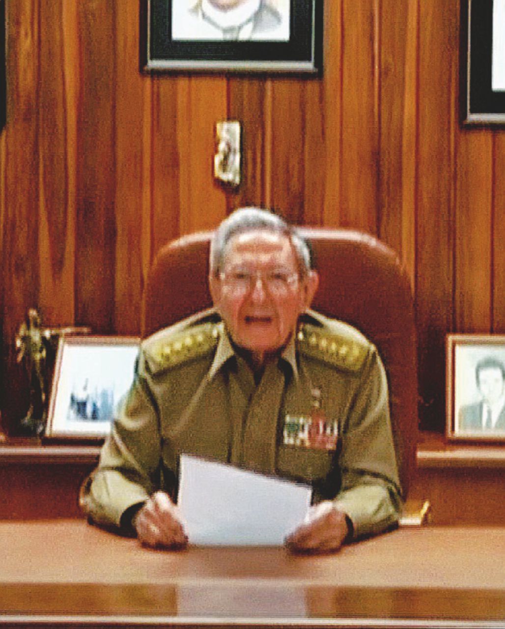L’annuncio - Raúl Castro comunica alla televisione la morte del fratello Fidel - Reuters A letto con il morto: la notte triste dell’Avana
