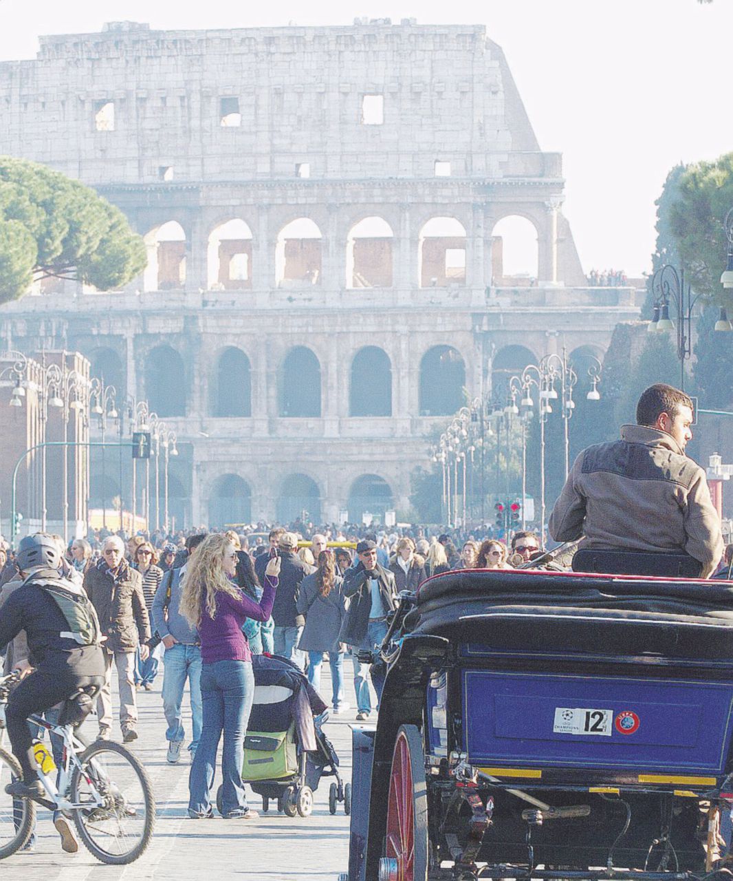 Nel 2015 al Colosseo oltre sei milioni di visitatori - Ansa Il governo si prende i soldi del Colosseo: 60 milioni all’anno