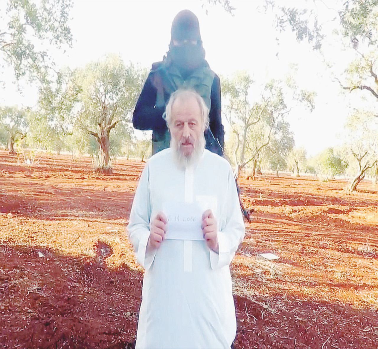 Sergio Zanotti nel video dove chiede l’intervento del governo per la liberazione - Ansa Tra jihad e banda criminale sequestro “anomalo” in Siria